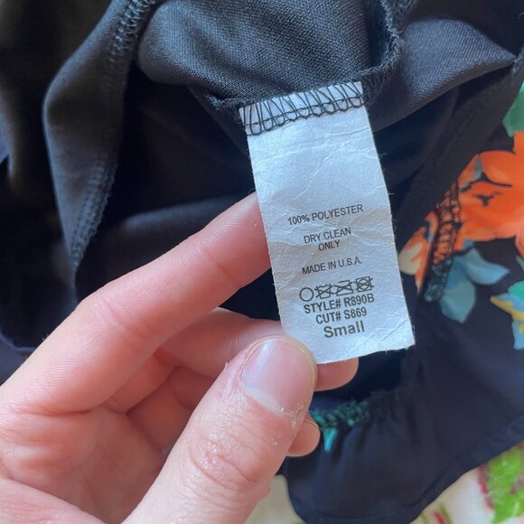 Floral plunge V neck Romper! - Picture 15 of 16